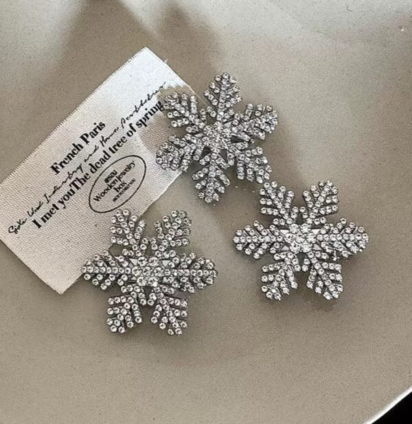 Snowflake hair clip