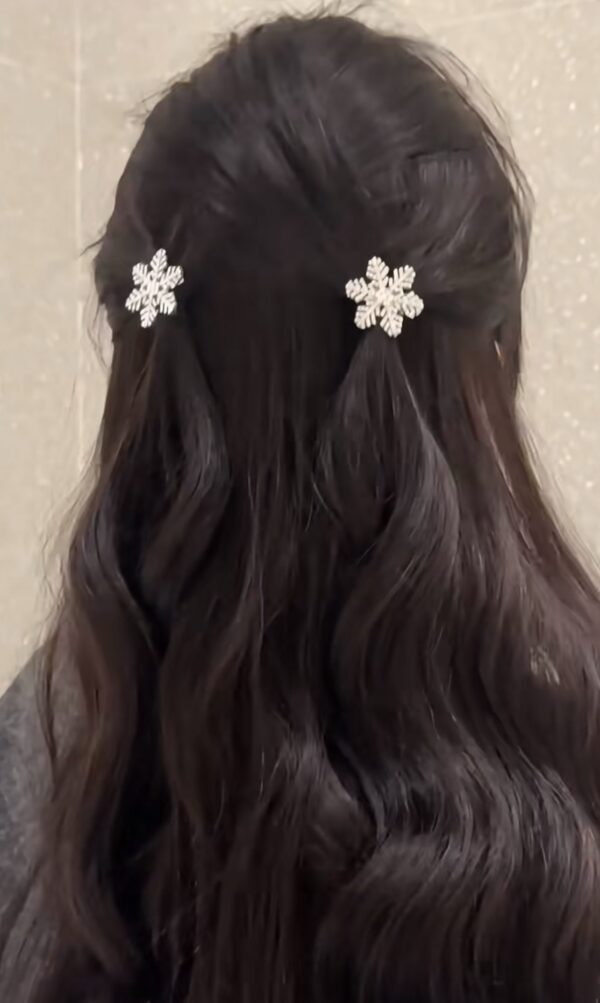 Snowflake hair clip
