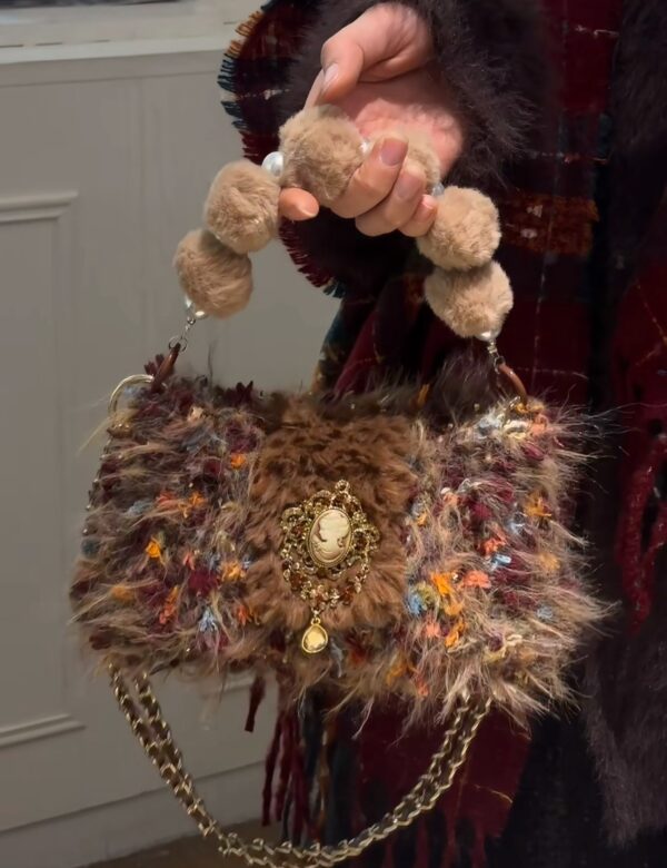 Vintage Court-Style Plush Handbag