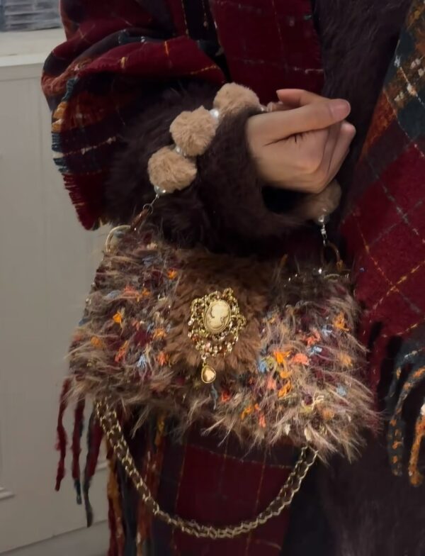 Vintage Court-Style Plush Handbag