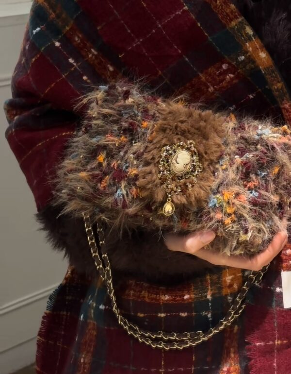 Vintage Court-Style Plush Handbag